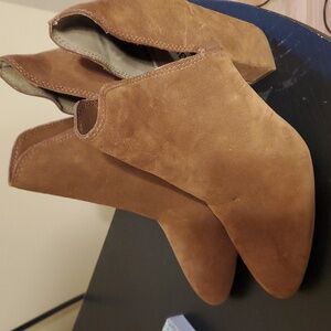 Booties suede